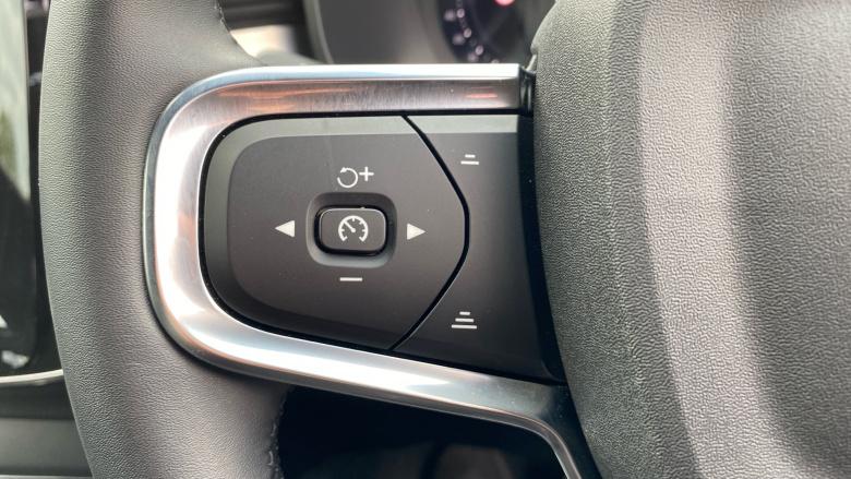 Volvo XC40 2.0 B3P Plus Dark 5dr Auto Petrol Estate
